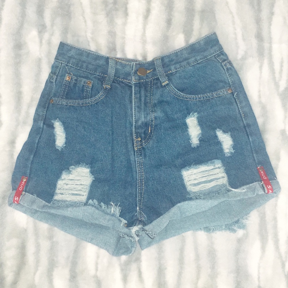 Very cute high waisted jean shorts!!
